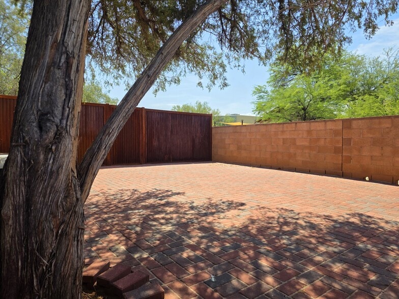 Building Photo - 435 E Drachman St