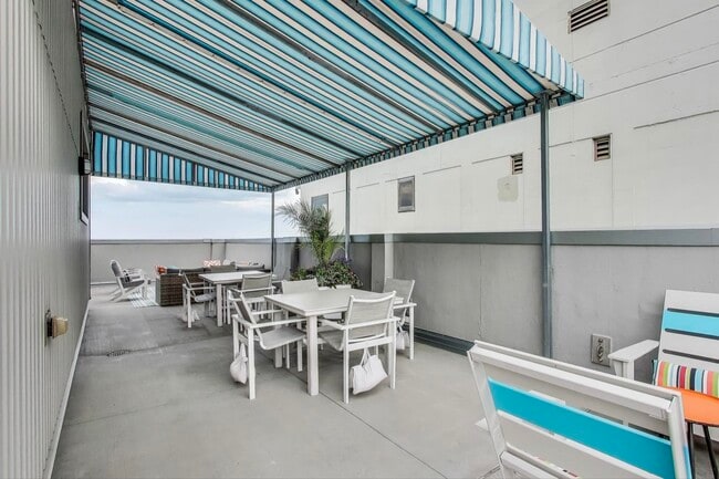 Building Photo - 1110 N Lake Shore Dr