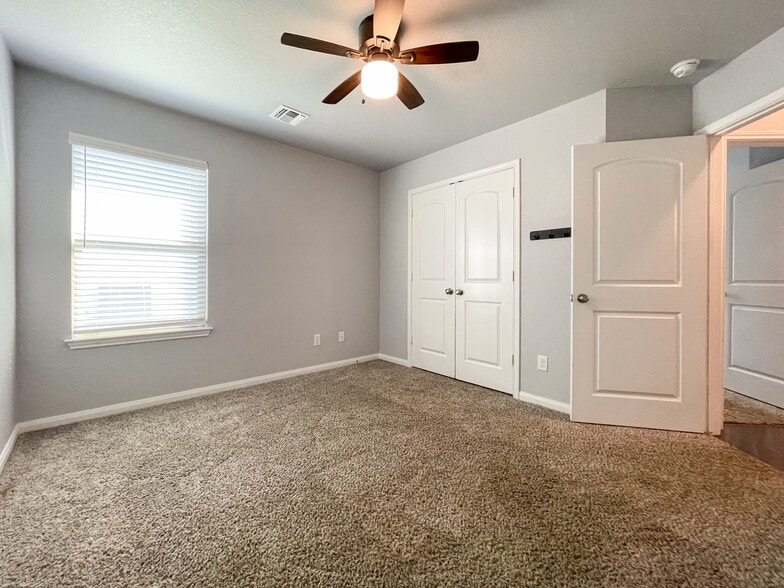 Building Photo - 10265 Driskill Dr