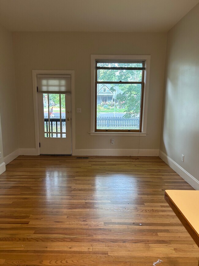 Living room - 603 Mathews St