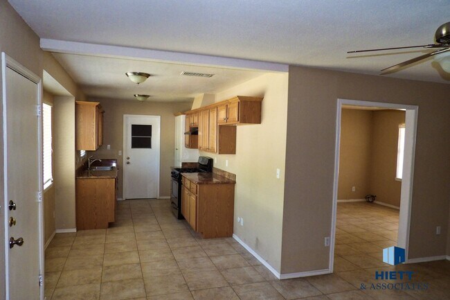 Building Photo - Gorgeous Upper Valley rental home