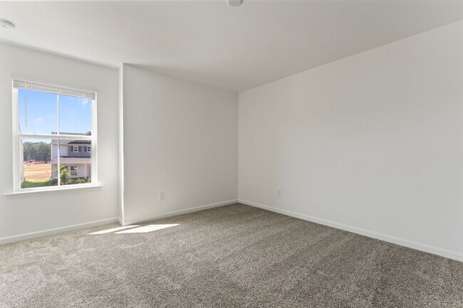 Building Photo - 5 Bed + 3 Bath Single Family Home in Charl...