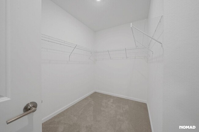 Building Photo - Spacious 5BR House in Fort Pierce, minutes...