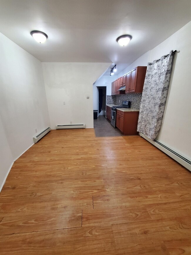 Building Photo - 140 W 3rd St