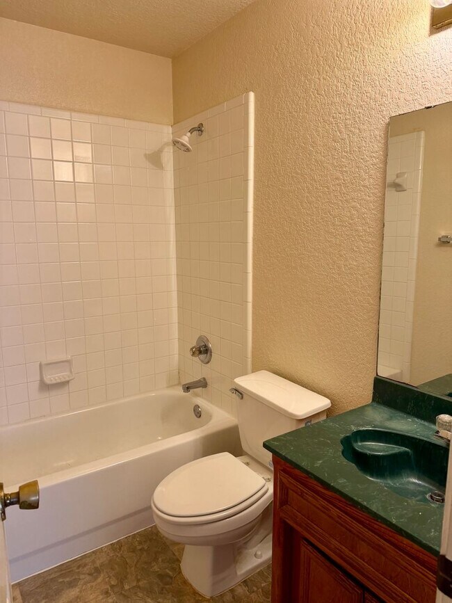 Building Photo - 2202 Amethyst Dr