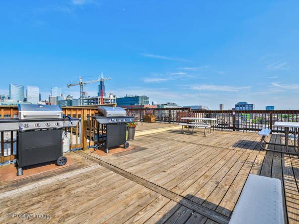 Building Photo - 312 N May St