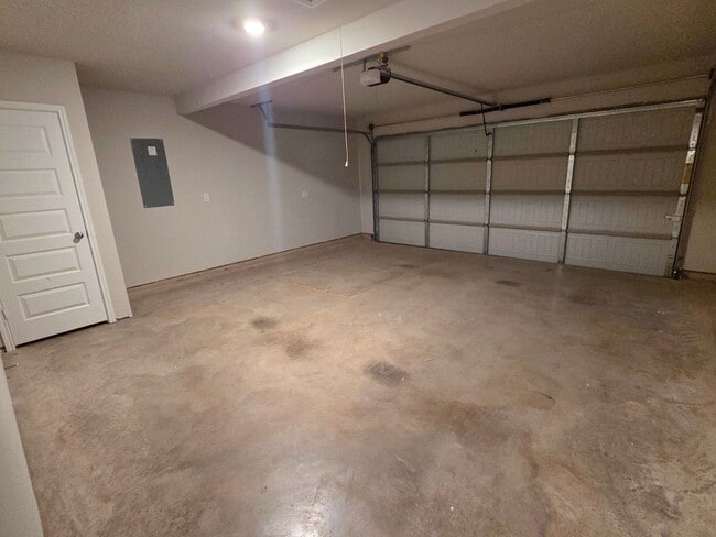 Building Photo - 9704 Saddle Dr