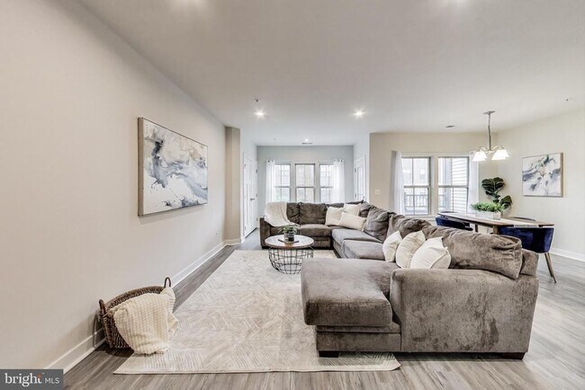 Primary Photo - 10020 Ruffian Wy