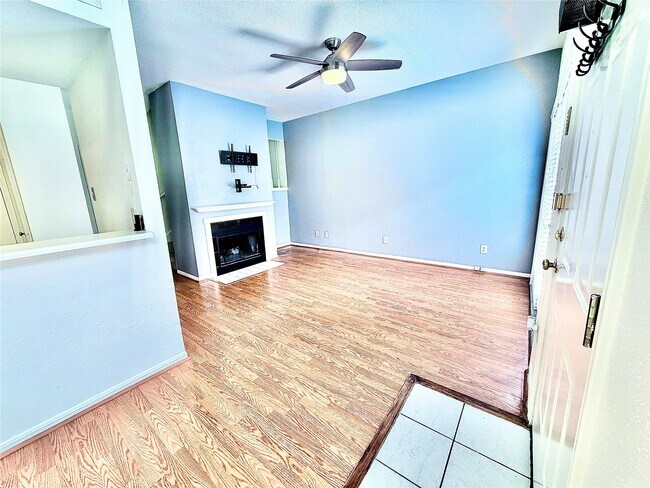 Building Photo - 2121 El Paseo St