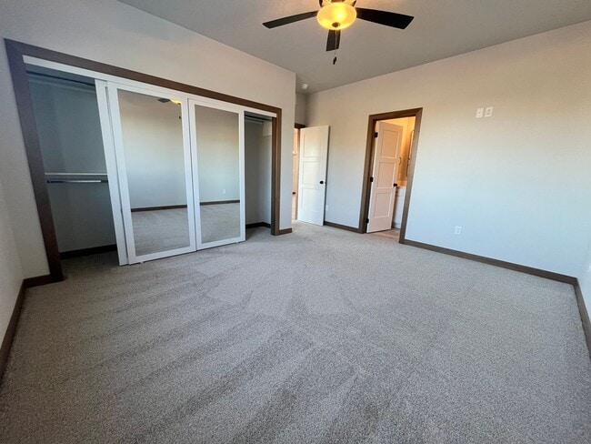 Building Photo - Newly Built 4 Bed/2.5 Bath Townhome in Aspen Ridge!