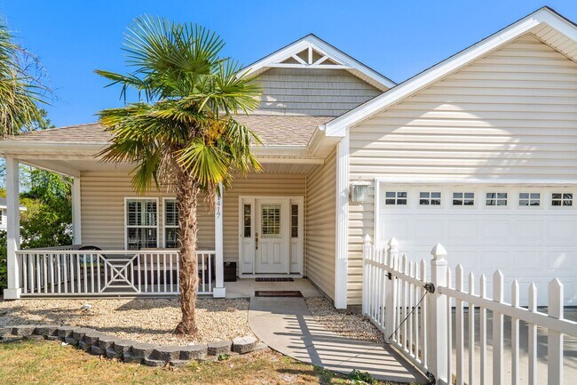 Building Photo - Coastal Living at its Best: Charming 3-Bedroom Near the Beach