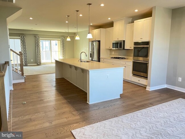 Building Photo - 42589 Burbank Terrace