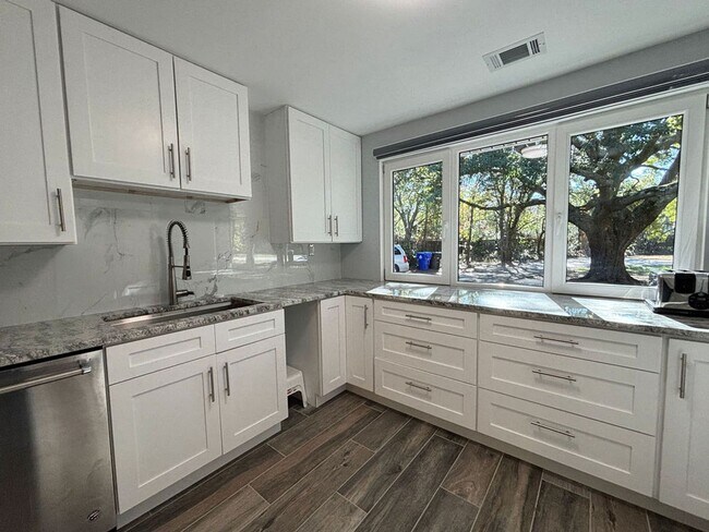 Building Photo - Available 7/10. Gorgeous Custom-Built 3 BR/3.5 BA Home on HUGE Corner Lot in Old Mt Pleasant!
