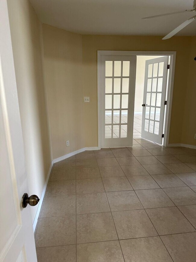 Building Photo - Spacious 3-Bed + Den Home with 2-Car Garag...