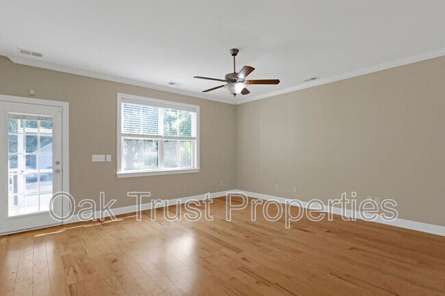 Building Photo - 5185 Celtic Dr