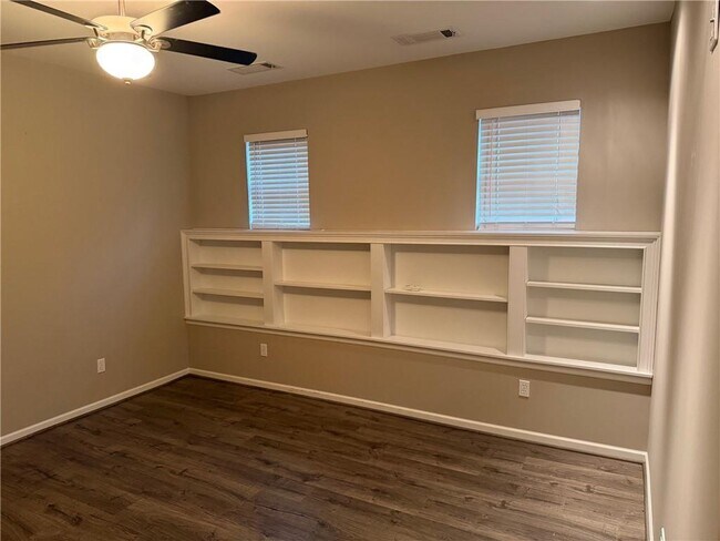 Building Photo - 3669 Chicago St NW