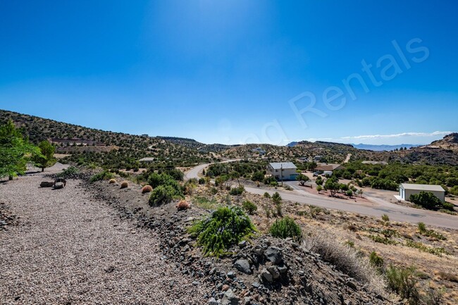 Building Photo - FURNISHED LUXURY ON ACREAGE