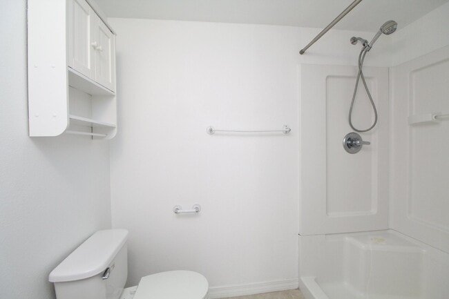 Building Photo - Bayfront 2BR/2BA Condo at Bayview Terrace – Stunning Views & Top Amenities