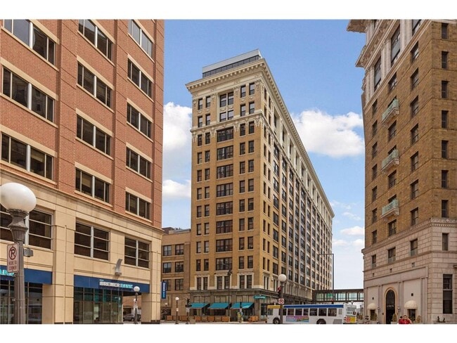 Building Photo - 350 St Peter St