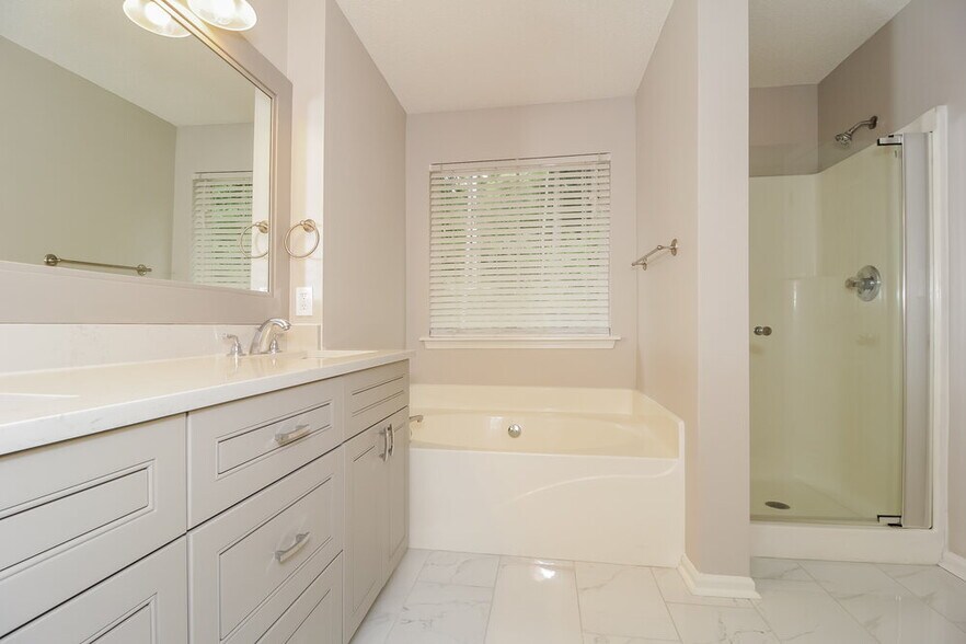 Building Photo - 1260 Augusta Woods Dr