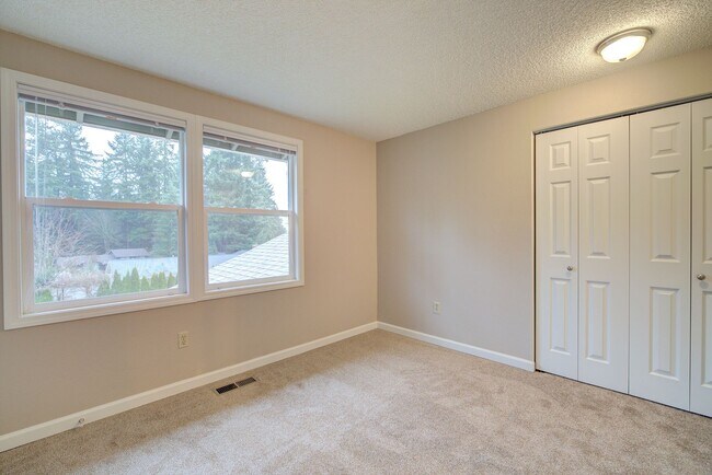 Building Photo - 16611 NE 48th Ct