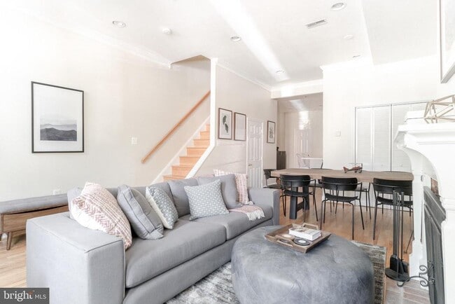 Building Photo - 330 11th St SE