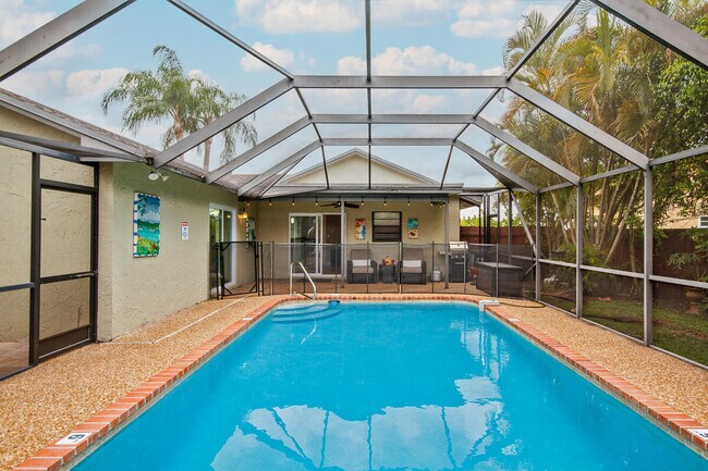 Building Photo - 7460 San Clemente Pl