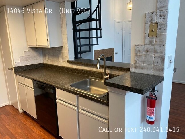 Building Photo - 14046 Vista Dr