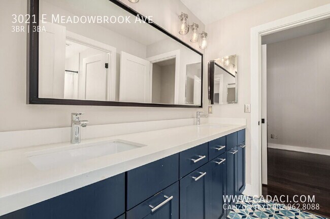 Building Photo - 3021 E Meadowbrook Ave