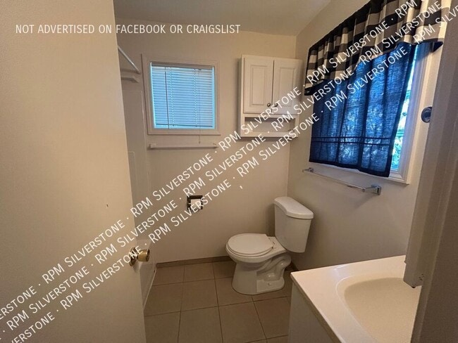 Building Photo - 3236 Caroline-