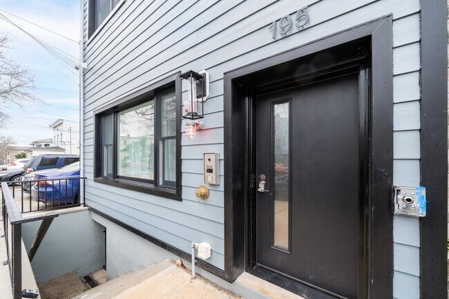 Building Photo - 195 Liberty Ave