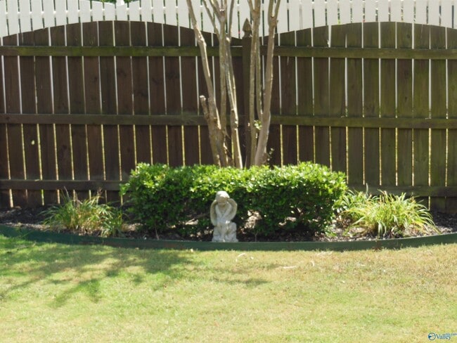 Building Photo - 2604 Little Cove Rd