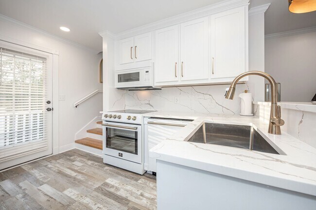 Building Photo - 1102 Stanfield Point Rd