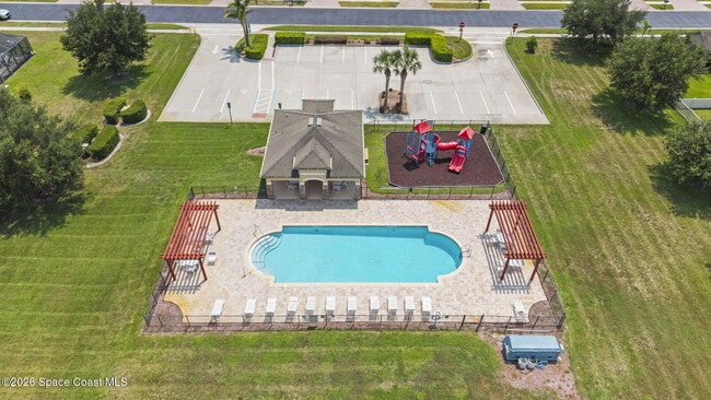 Building Photo - 553 Trymore Dr SE