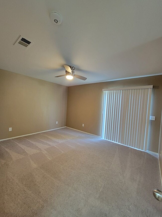 Building Photo - *Wait list full- Currently not accepting applications* 3 Bedroom 2 Bathroom in NW Visalia with Ya...