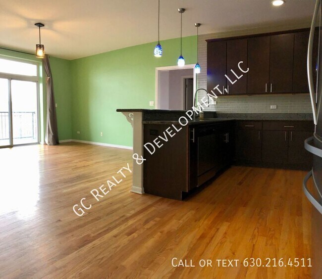 Building Photo - 2520 S Oakley Ave