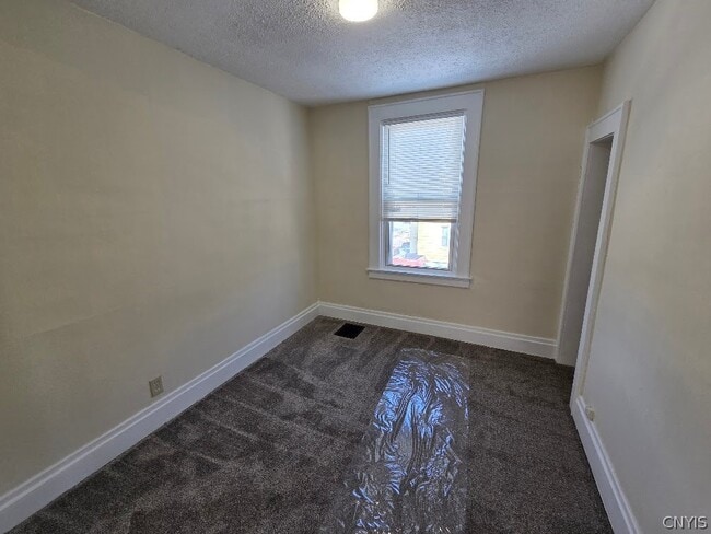 Building Photo - 210 N Midler Ave