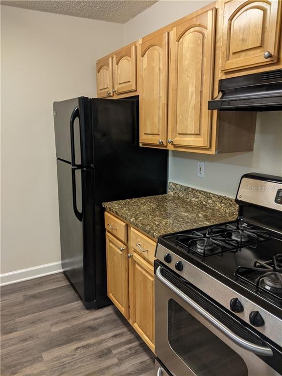 Building Photo - 2025 Dixie Belle Dr