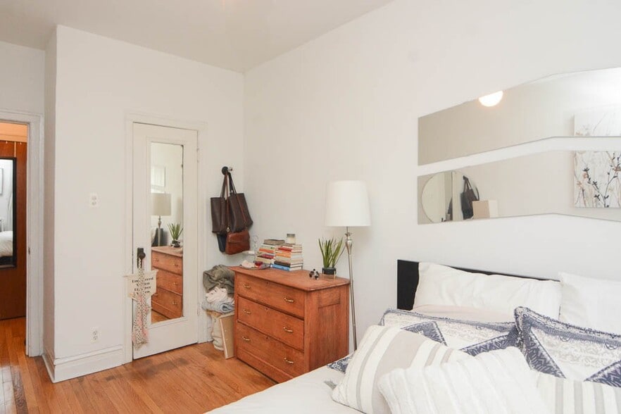 Building Photo - 1933 W Crystal St