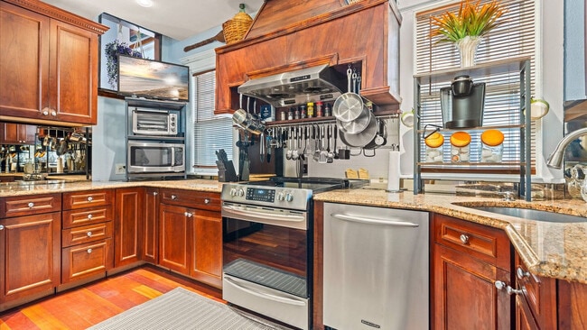 Building Photo - 27 S Oakland Ave