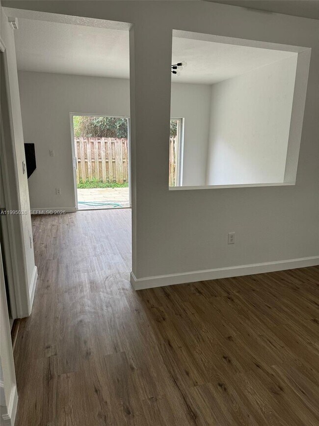 Building Photo - 319 SE 20th Terrace