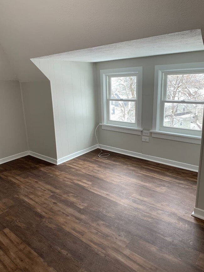 Building Photo - 147 Meade Ave