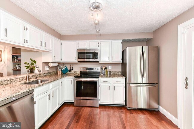 Building Photo - 1661 Fieldthorn Dr