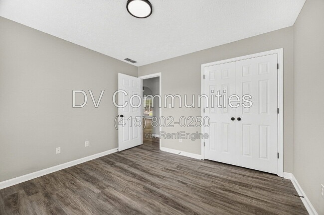 Building Photo - 140 Coach Dr
