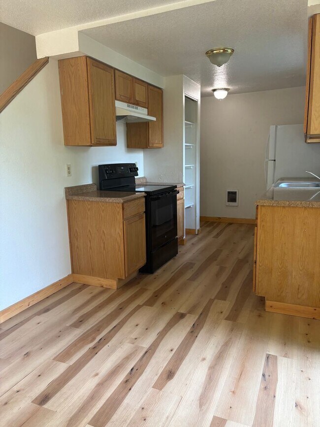 Building Photo - 3039-3041 SE 38th Ct