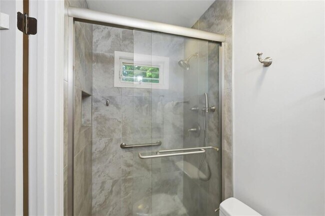 Building Photo - 435 Stonebridge Dr