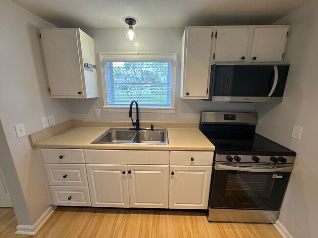 Building Photo - Remodeled Single-Family Gem in East Nashville
