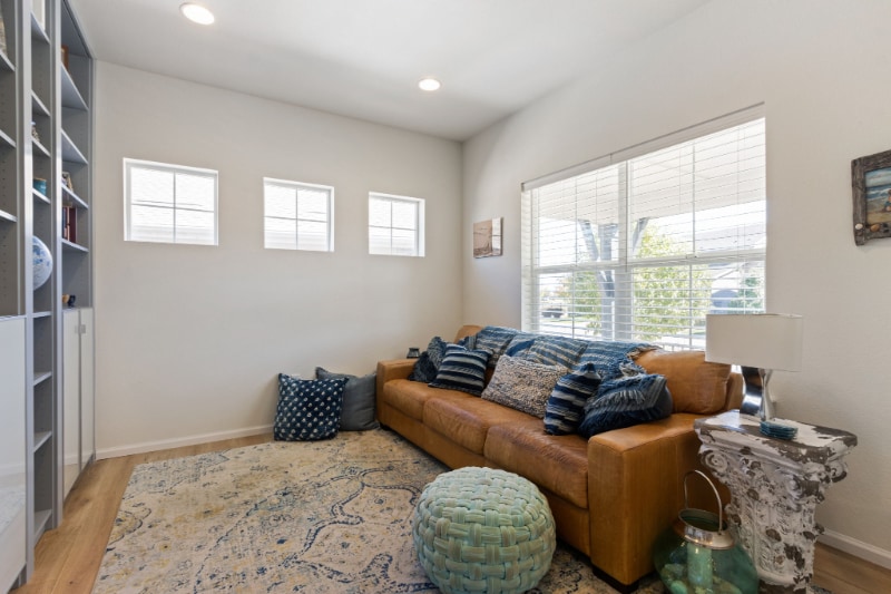 Building Photo - 1940 Shadow Lake Dr