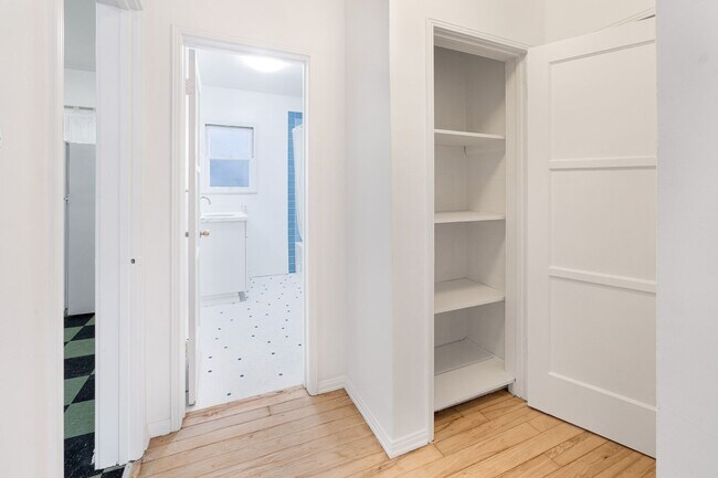 Building Photo - Spacious 1-Bedroom 1-Bath apartment in Los Feliz