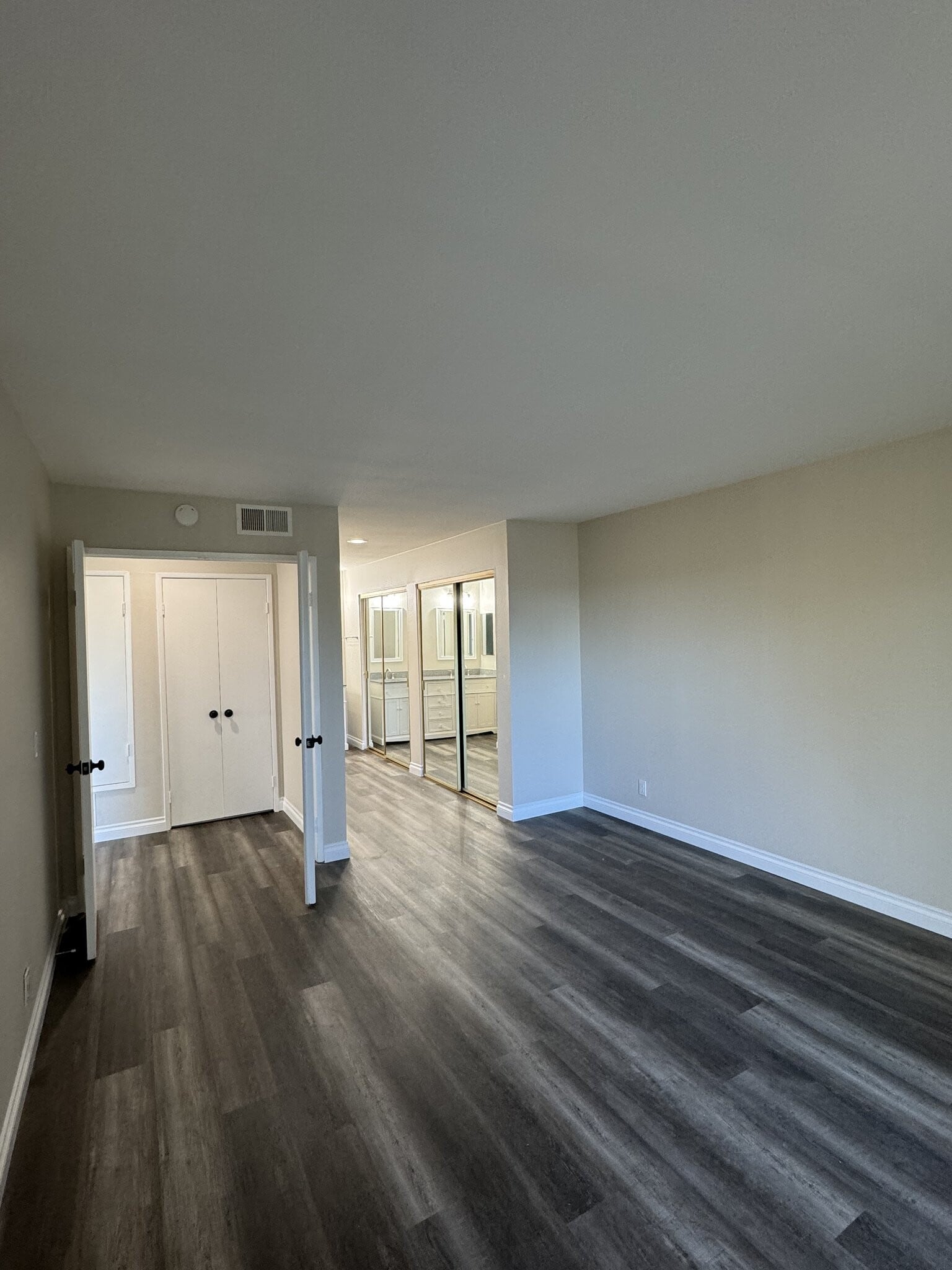 Building Photo - 465 S Ranch View Cir